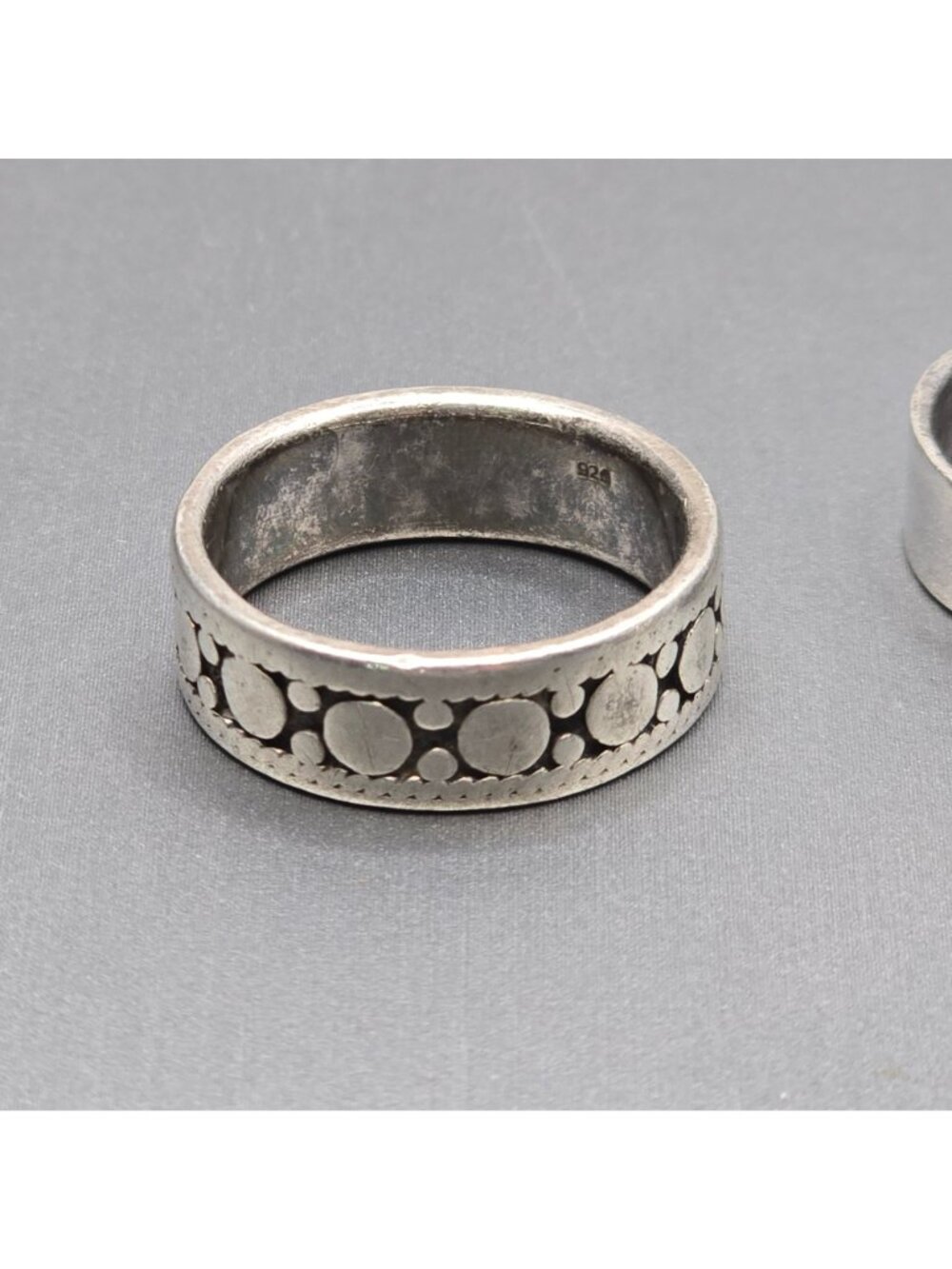 Sterling Silver Ring Lot Stackable Bands Assorted Sizes 5.75 to 8 15.24g - Picture 2 of 8